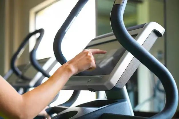 Adjusting settings on an elliptical good for weight loss.